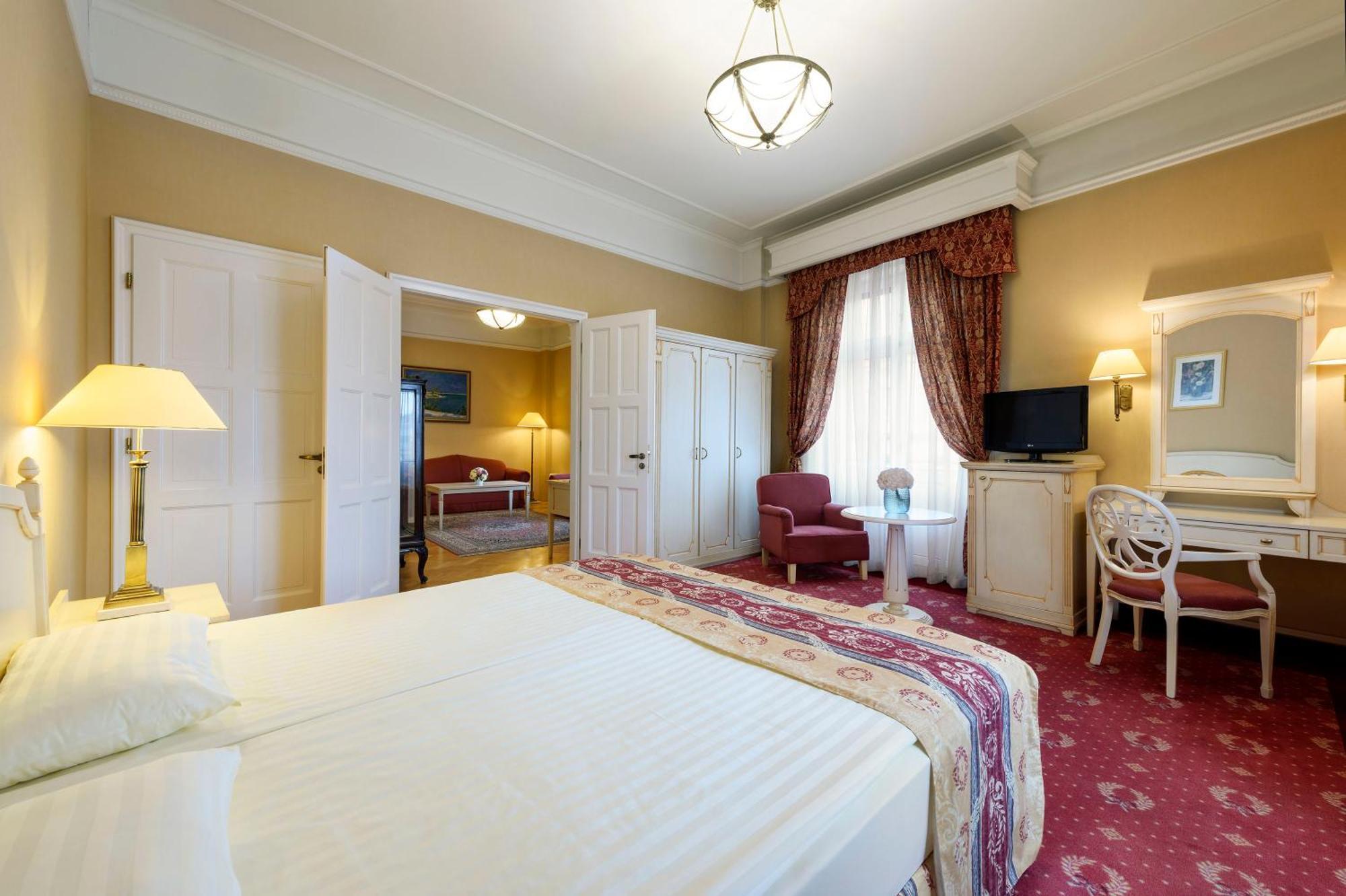 Danubius Astoria Center 4*