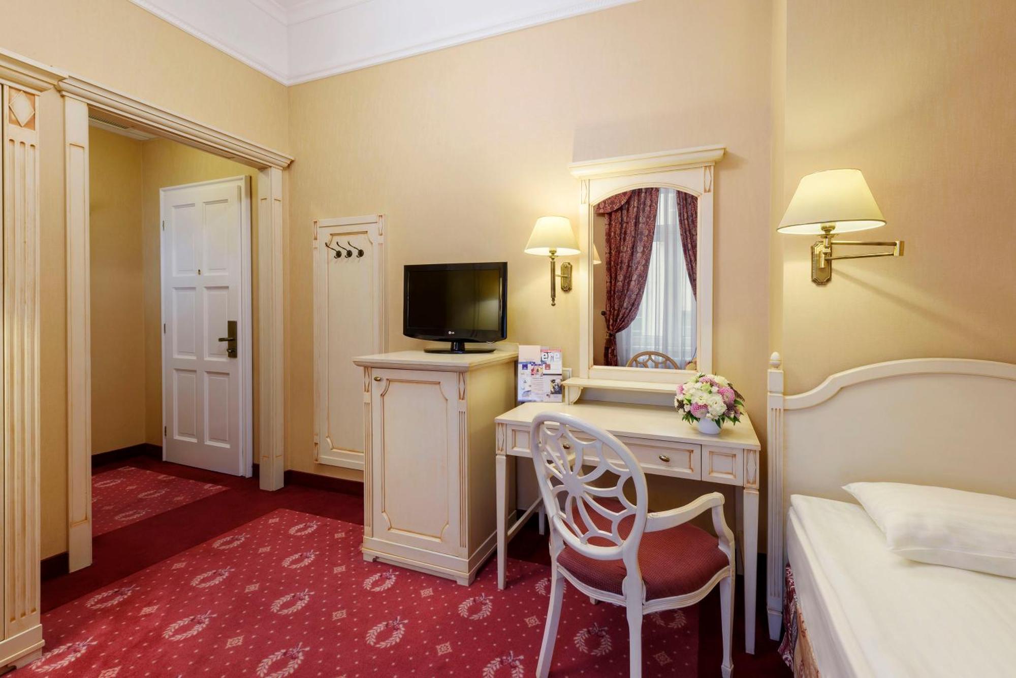 Danubius Astoria Center Hotel 4*