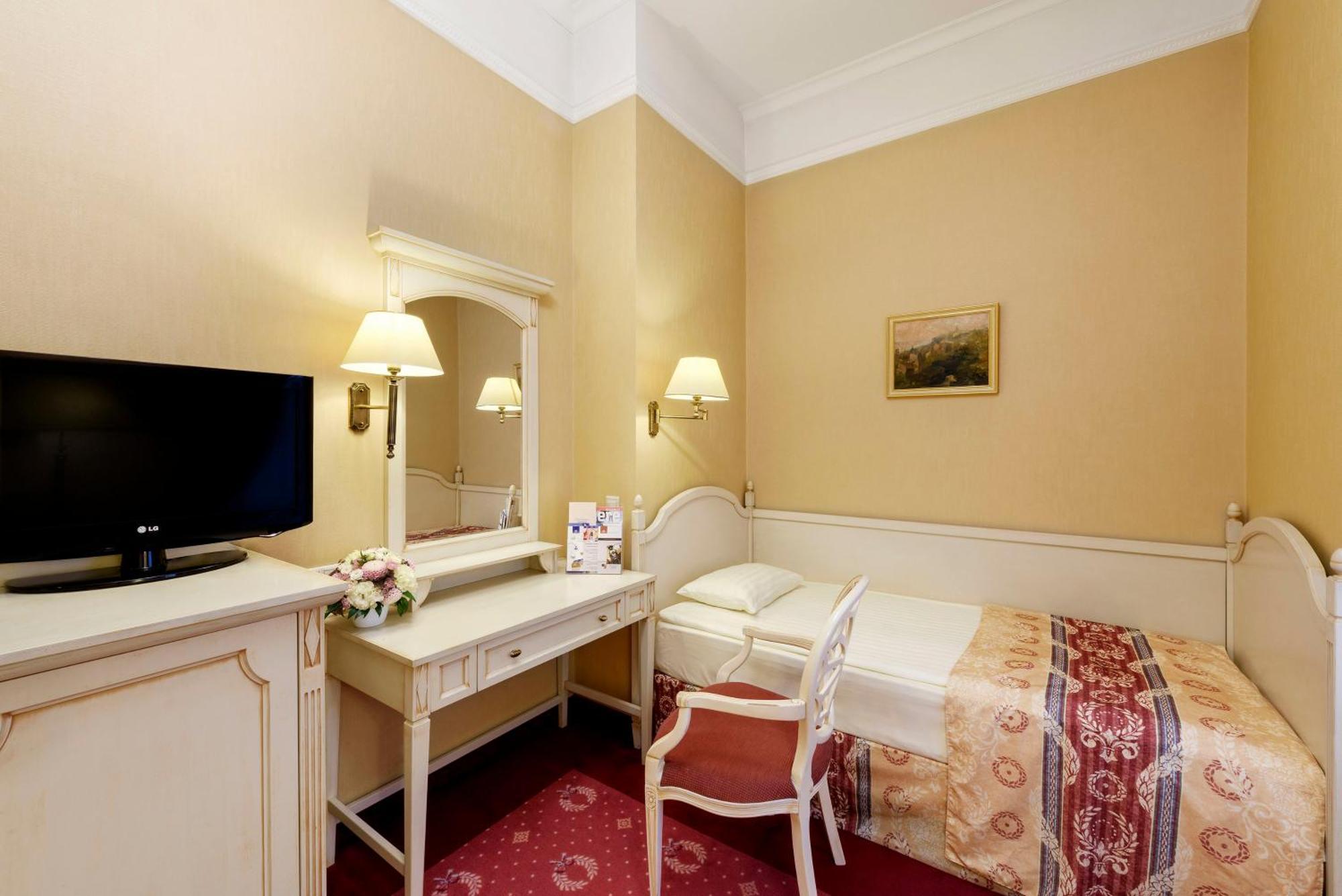 Danubius Astoria Center Hotel 4*